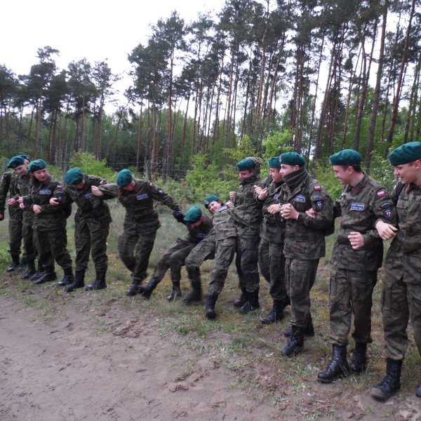 Uczniowie w mundurach